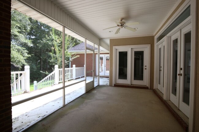 Photo - 212 North Cir