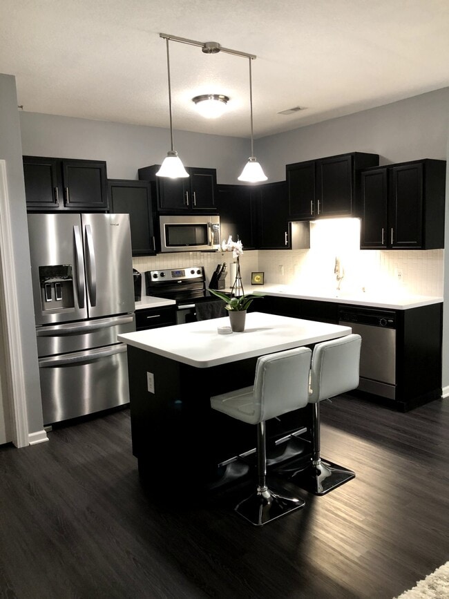 Building Photo - 1805 SW White Birch Cir Unit #14