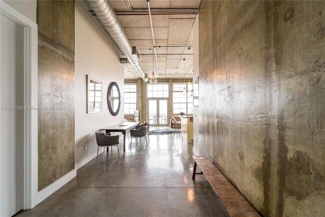 Building Photo - 444 NW 1st Ave Unit 405