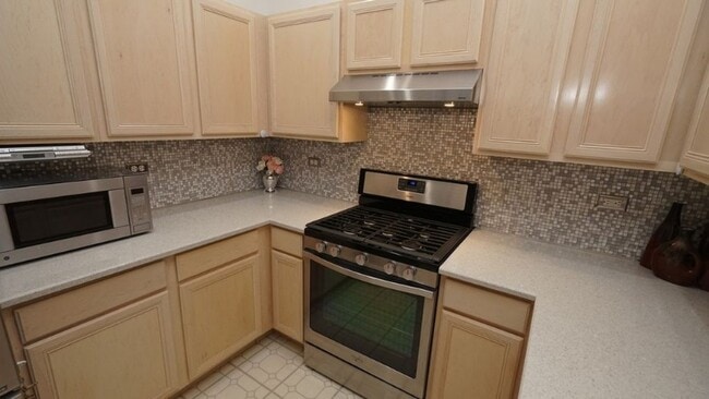 3317 Stratford Ct Unit 1E