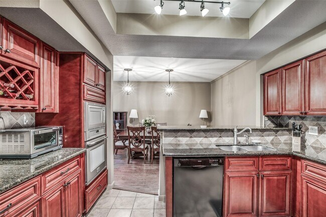 Photo - 246 Litchfield Ln