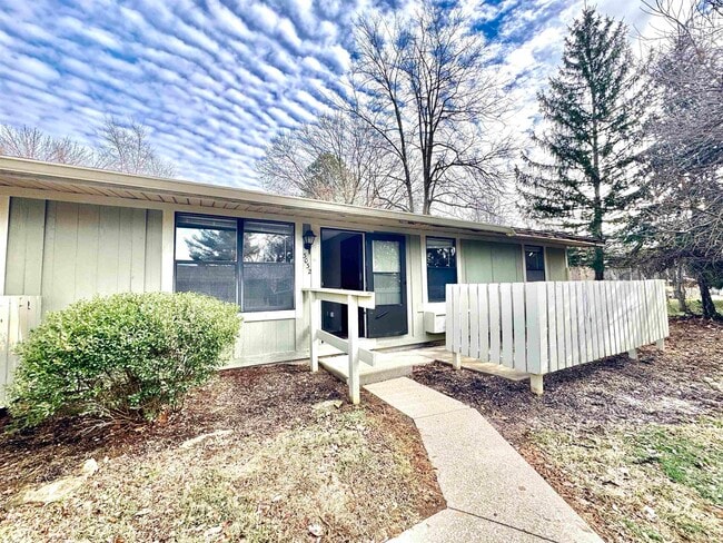 Building Photo - 3032 E Amy Ln