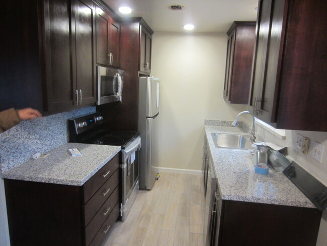 Building Photo - 1557 Hudson St Rental