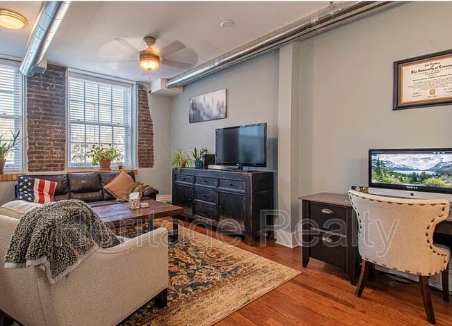 Photo - 140 E Glenwood Ave