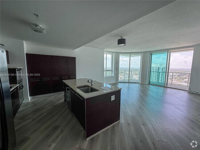 Building Photo - 1900 N Bayshore Dr Unit 3818 Rental
