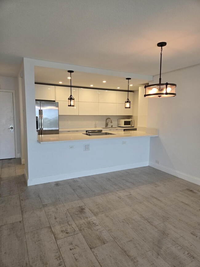 Building Photo - 1208 Marine Way Unit 306 Rental