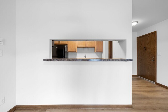 Photo - RENOVATED Lower Studio Apartment Is Available Unidad 76