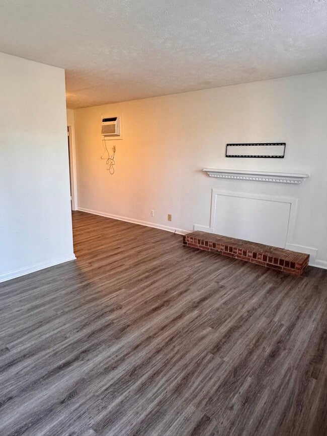 Photo - 5144-5158 Linbar Drive Unidad 5156 Linbar Dr.