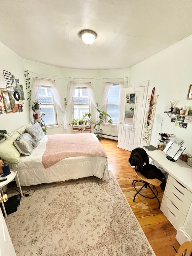 Building Photo - 168 Hillside St Unit 2