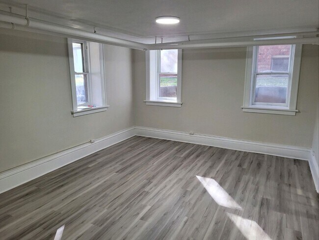 1201 N Underhill St - 1201 N Underhill St Unidad G