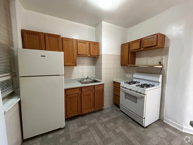 Building Photo - 4716 N Kenneth Ave Unit #2 Rental