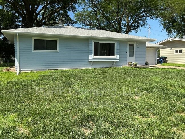 Photo - 7602 Parker St