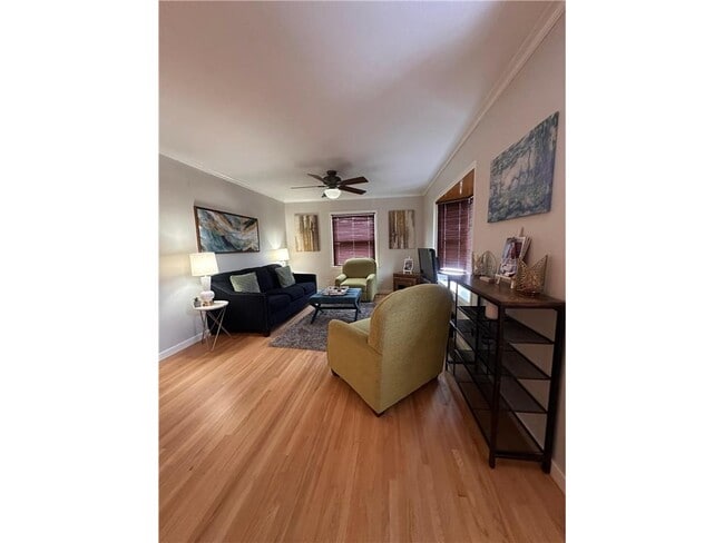 Photo - 629 E 67th St