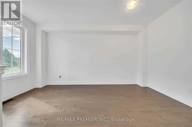 Photo - 220 Seaview Heights