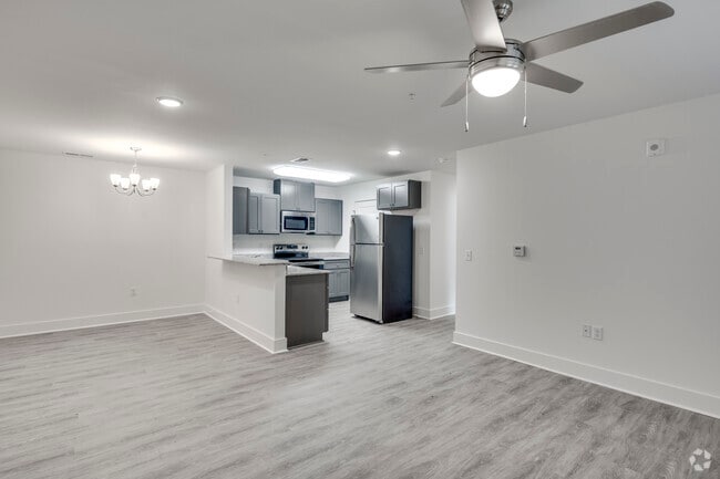 1BR, 1BA - 746SF - Living Room