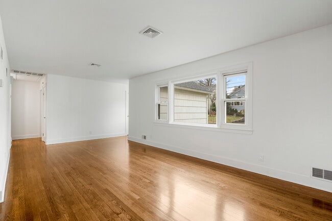 Photo - 319 Wagner Ave