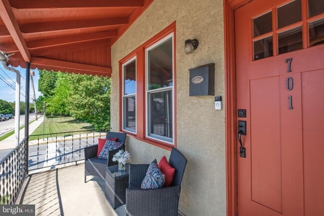 Photo - 701 E Barnard St