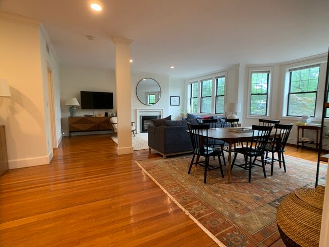 Photo - 1199 Beacon St Unidad 3