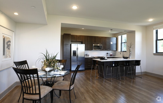 Photo - Lafayette 500