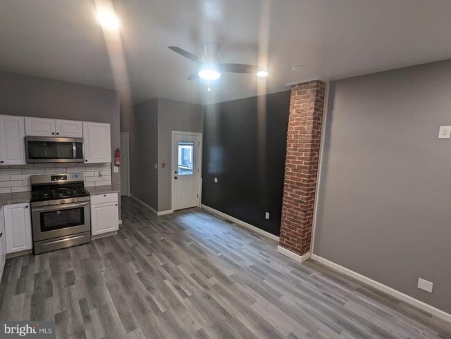 Building Photo - 883 N Preston St