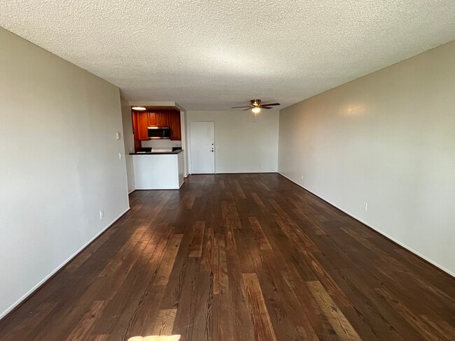 Building Photo - 7777 W 91st St Unit E2143