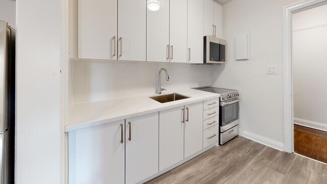 Photo - 316-320  Lonsdale Road