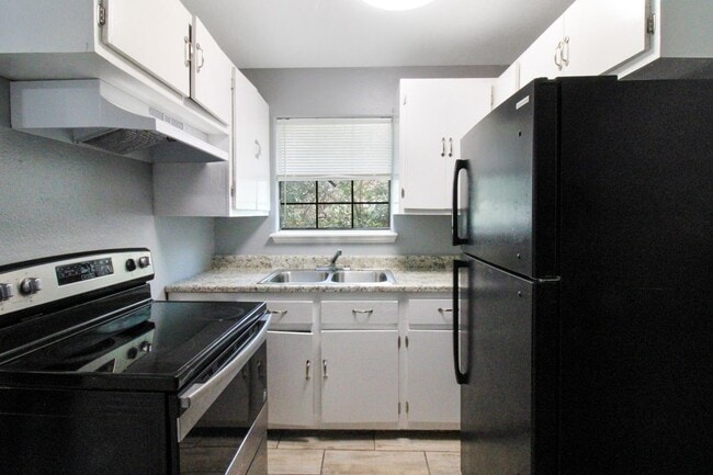 Photo - 422 Bahia St