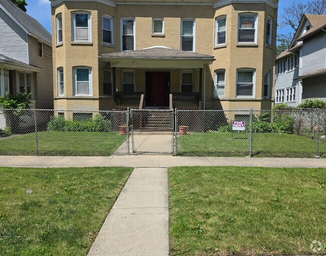 Building Photo - 208 N Waller Ave Unit 2N Rental