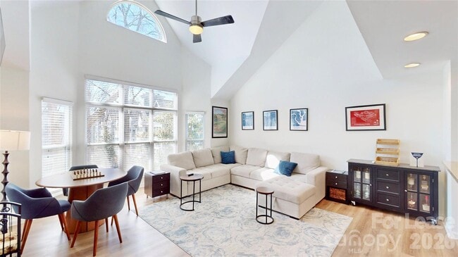 Photo - 521 N Graham St Unit 3E