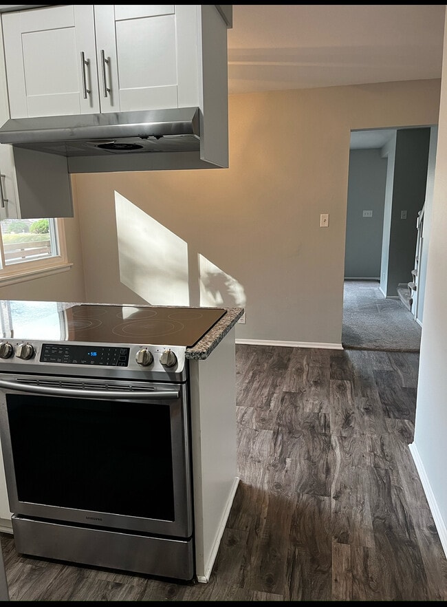Kitchen - 6619 Hillside Ln