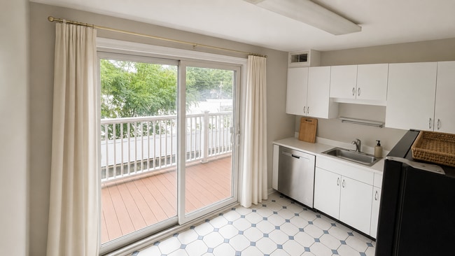 Kitchen - 140 Quincy Ave Unit 16