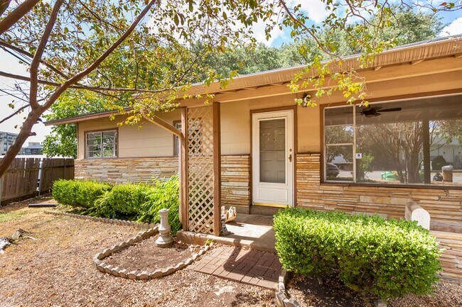Building Photo - 2305 Westforest Dr