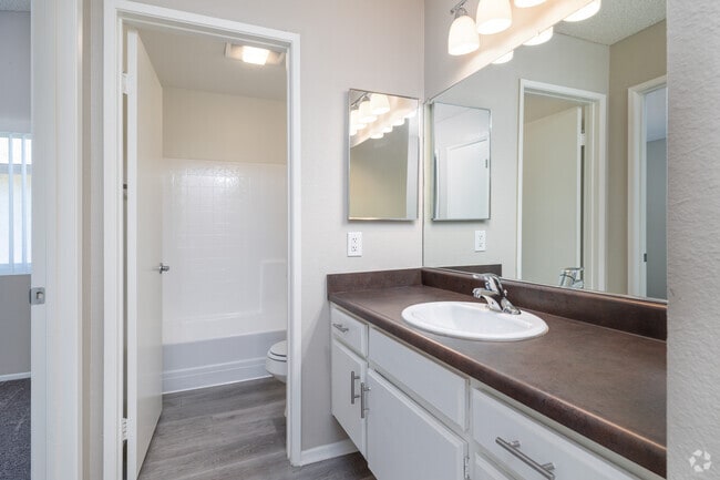 2BR, 1BA - 680SF - Bathroom