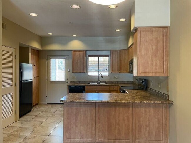 Photo - Popular 2BR/2.5BA 2 Story Townhome conveniently located close to PCC, U of A!
