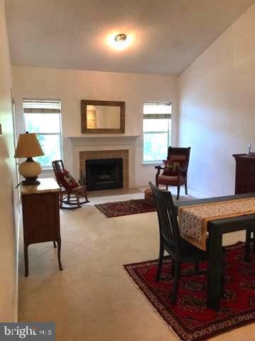 Building Photo - 4401 Sedgehurst Dr Unit 303