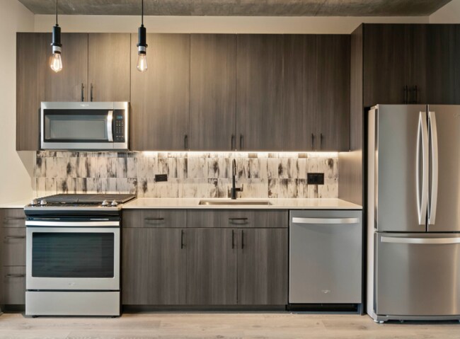 Photo - 1333 W Lake St