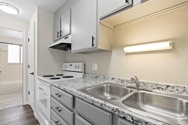 Photo - Royal Chateau Apartments