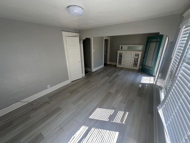 Photo - 1117-1123 E. Appleton St