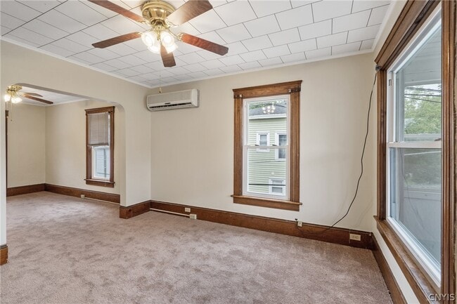 Photo - 115 W 1st St S