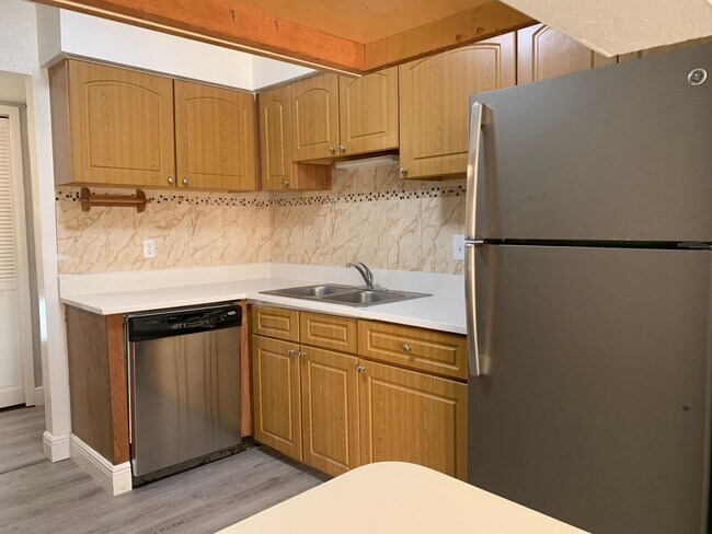 Photo - FOR RENT!!! SPACIOUS 3 BEDROOM 2 BATHROOM ...