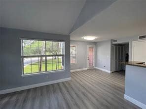 Photo - 1001 Crystal Way Unidad B