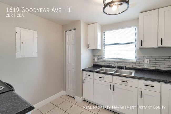 Photo - 1619 Goodyear Ave Unit 1