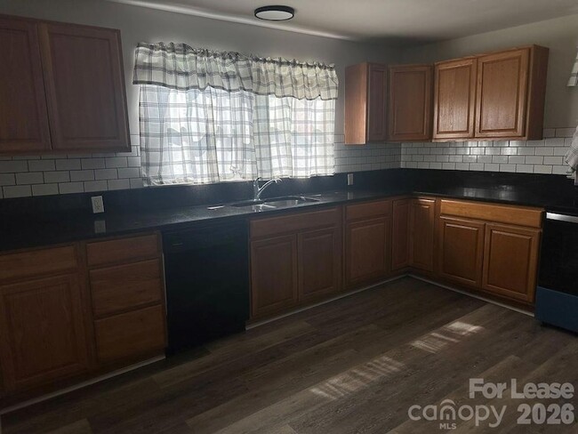 919 W Main St