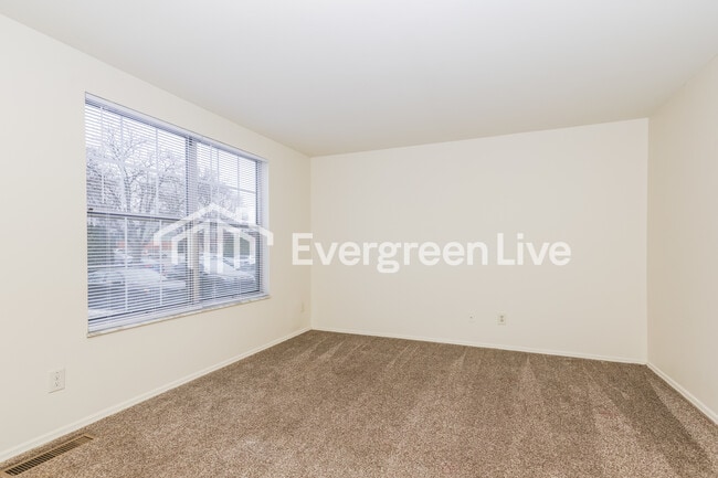 Photo - 7977 Mt Hood