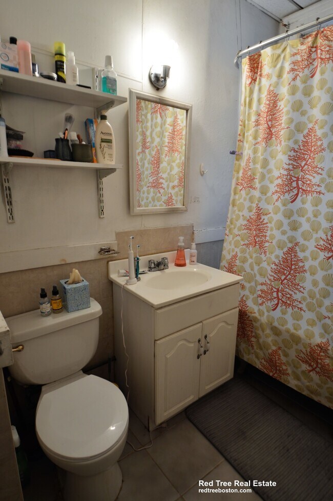 Photo - 16 Royce Rd Unit 3