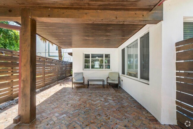 Building Photo - 706 Sunset Rd Rental