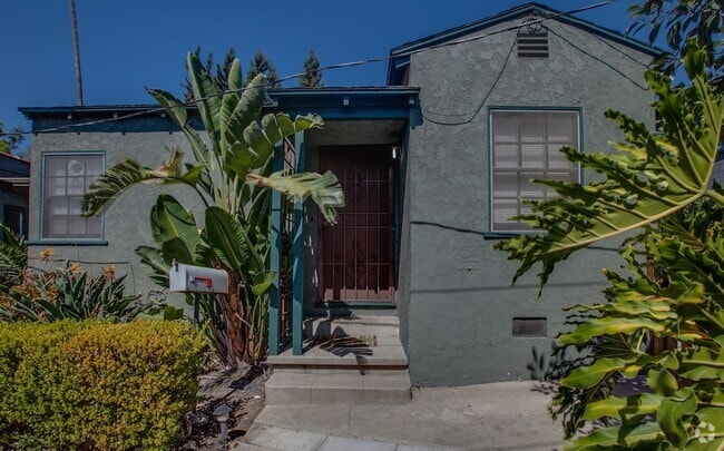 Building Photo - 706 1/2 North McCadden Place Rental