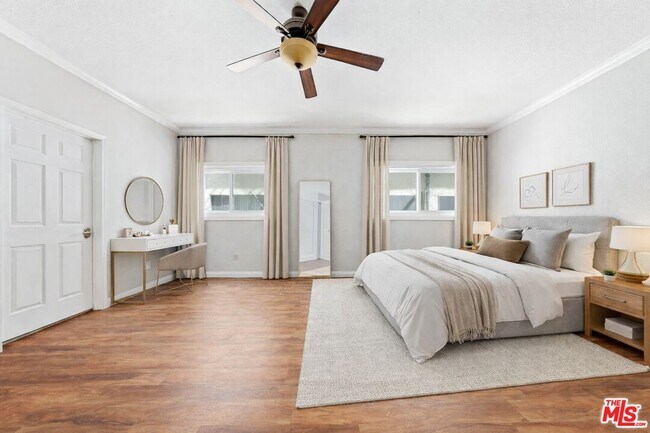 Photo - 14937 Dickens St Unidad 109