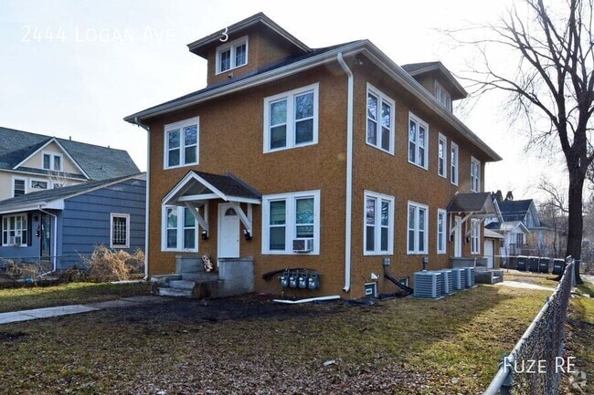 Building Photo - 2444 N Logan Ave Unit 3 Rental