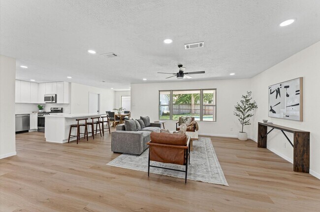 Photo - 2914 Riata Ln